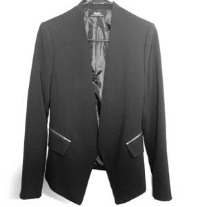 Lulu’s black blazer